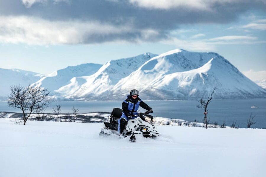 Lyngen: Snowmobile Safari with Lunch in seaside Restaurant - Getting to XLyngen and finding the red cabins by the sea