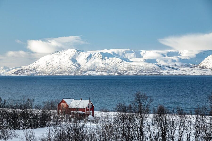 Lyngen: Snowmobile Safari with Lunch in seaside Restaurant - The pre-ride routine at Bøteriet, lunch, and warm-up time