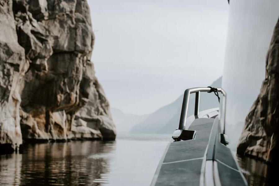 Lysefjord (Stavanger): Boattrip to Preikestolen from Forsand - The main cruise: how you get views without rushing