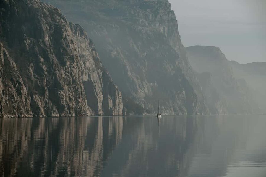Lysefjord (Stavanger): Boattrip to Preikestolen from Forsand - Winter and summer comfort: suits, warmth, and what to wear