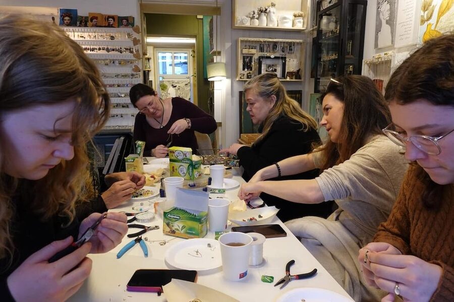 Maral Kunst : Jewelry Bar Experience (Jewelry Making) - What to do before you book (and what to bring)