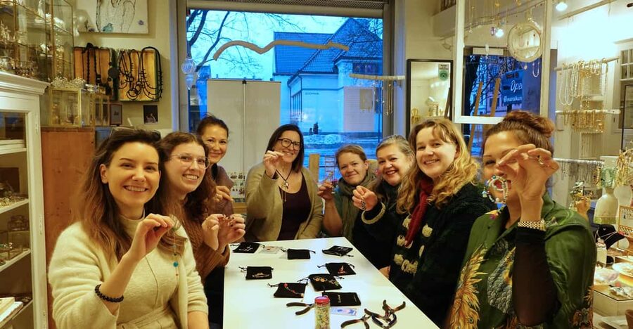 Maral Kunst : Jewelry Bar Experience (Jewelry Making) - Materials and design options: from plated metal to vintage bits