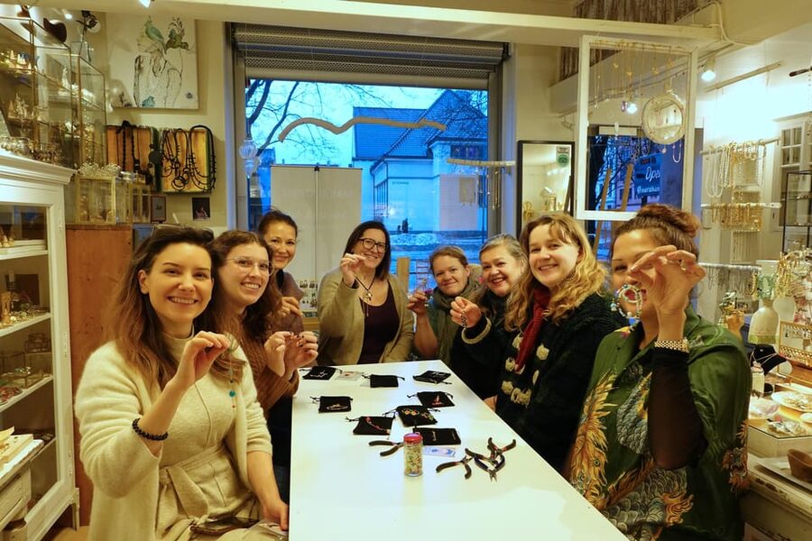 Maral Kunst : Jewelry Bar Experience (Jewelry Making) - What you can actually make in 3 hours, and what you cannot make