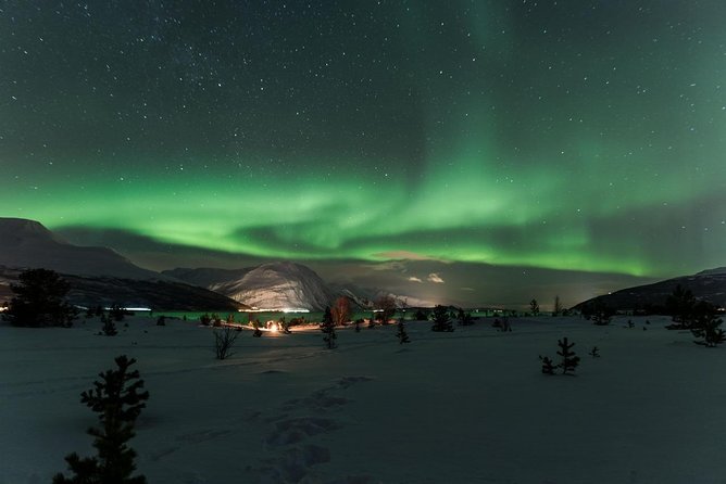 Minibus Northern Lights Chase with Photography from Tromsø - Campfire time and the rhythm of the hunt