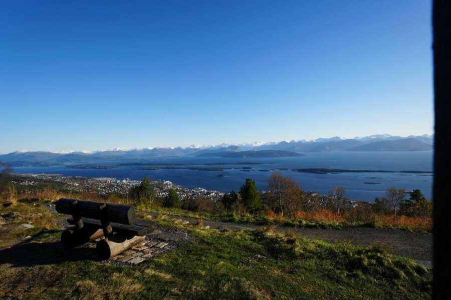 Molde: Atlantic Ocean Road & Varden Audio Guide Bus Tour - Key things that make this tour worth your time