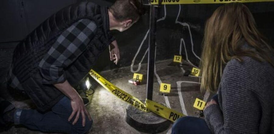 Molde: Serial Killer Escape Room Game - Your detective team: from briefing to room-by-room problem solving