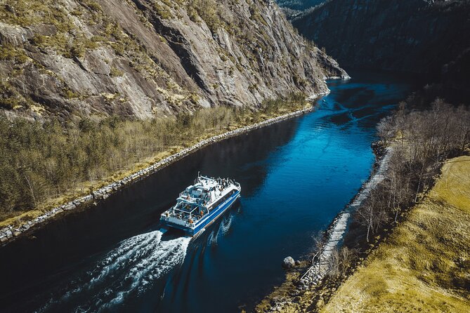 Mostraumen Fjord Cruise - Crew, Commentary, and the Miriam Factor