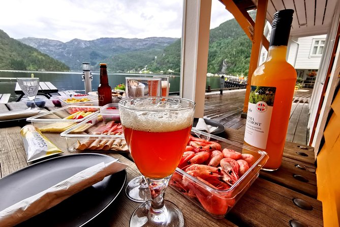 Mostraumen Private Pontoon Cruise - Pontoon Comfort and Local Storytelling: What the Best Reviews Emphasize