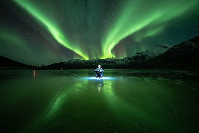 Northern Lights Expedition Tromsø - 6 people - Arctic Photo Guide - Photo gear that actually helps: tripods, phone holders, and shooting in cold