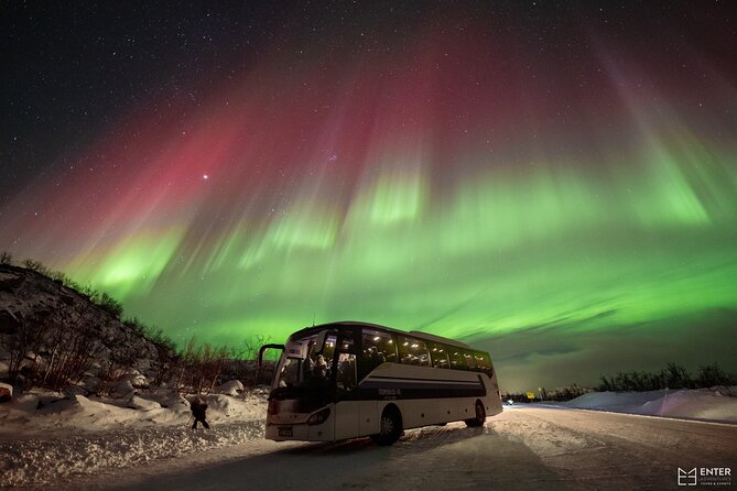 Northern Lights Guided Bus Tour with Free Photos - From Kaigata 2B to Darker Skies: How the Night Unfolds