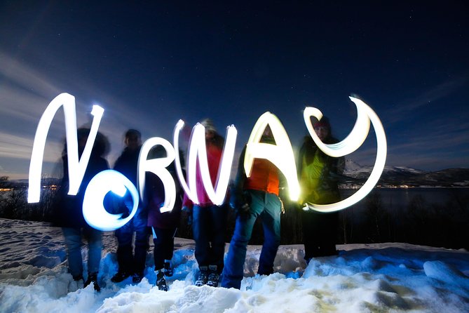 Northern lights photography tour - Warmth strategy: snow suits included, but you still need gloves and boots