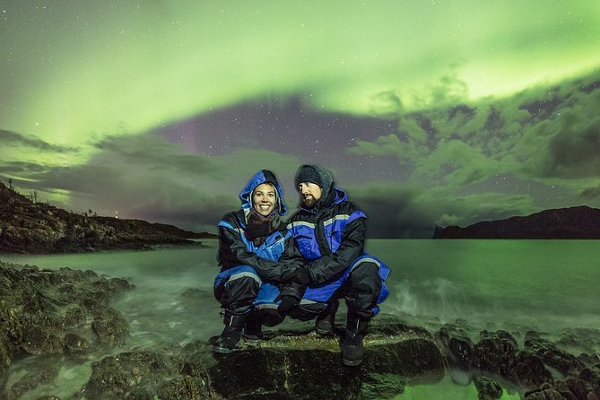 Northern Lights Private tour with your special ones - Greenlander - Staying warm and fed: dinner, snacks, and hot drinks included