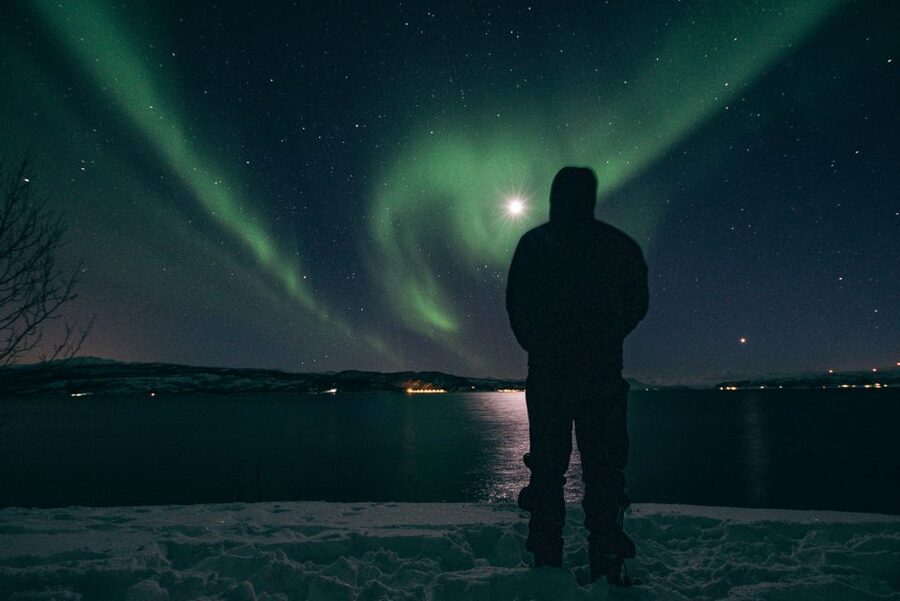 Northern lights Tromsø - small group tour with local guide - The viewing strategy: secret stops, multiple checks, and sometimes toward Finland