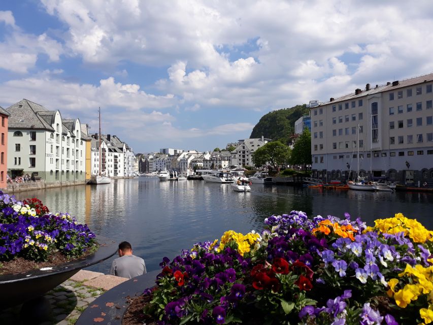 Norwegian Coastal Cities: Smartphone Audio Guide App - Trondheim: Nidaros Cathedral first, then the old harbor layers