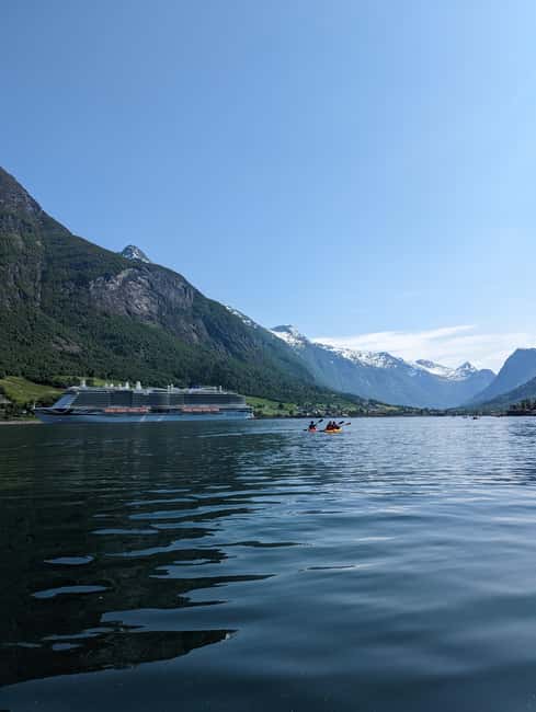 Olden: Guided beginner friendly fjord kayaking.Local company - Where You Meet: The Big White Tent by the Cruise Terminal (Fjordvegen 1567)