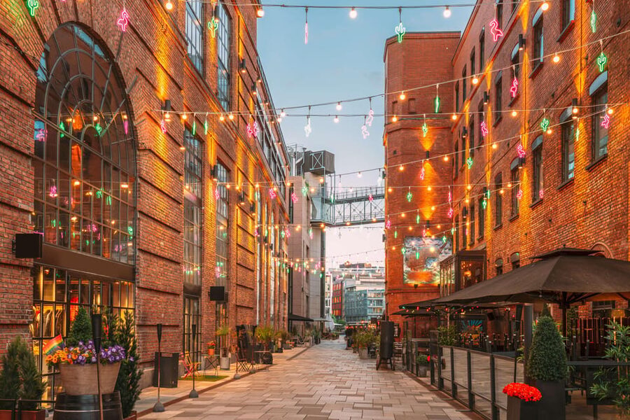 Oslo: 2-hour Christmas Private Walking Tour - Why This Tour Works in Winter: Nobel Lights to Market Magic