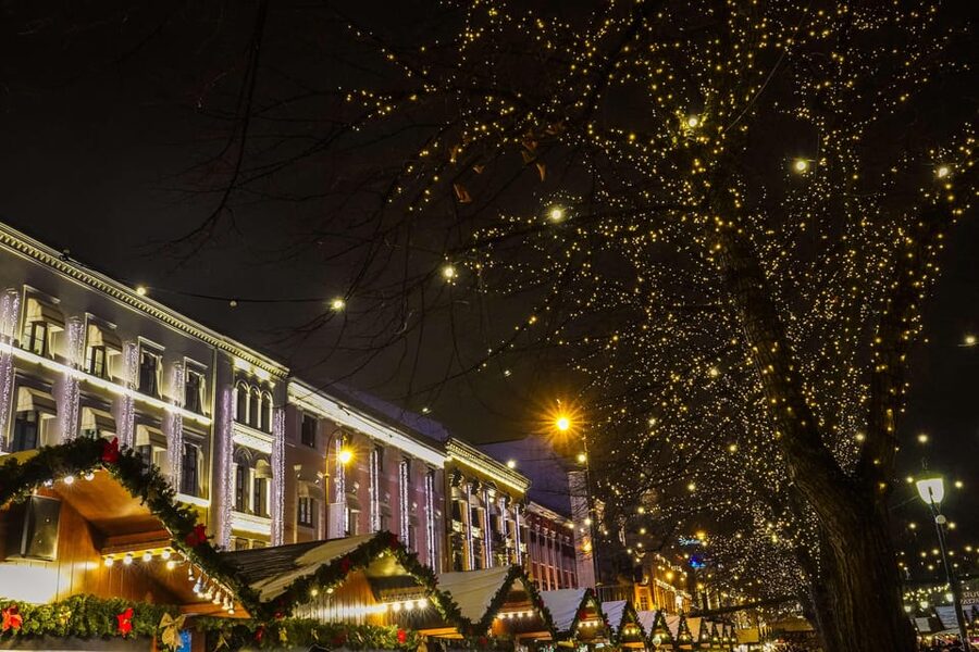 Oslo: 2-hour Christmas Private Walking Tour - Norwegian Christmas Traditions: Lille Julaften and Julebord
