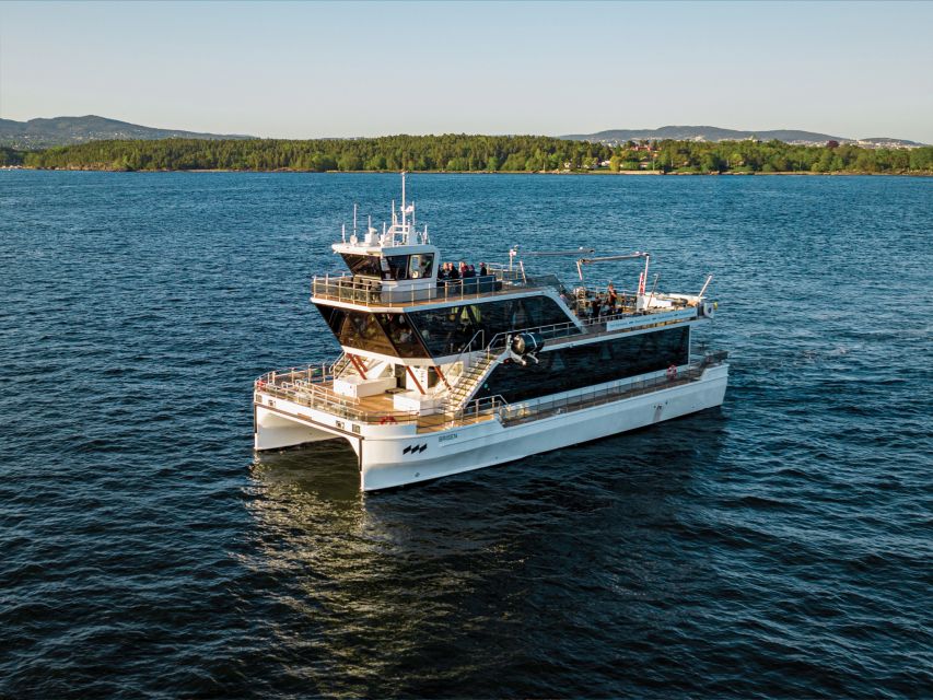 Oslo: 3-course Dinner Cruise in the Oslofjord - Inside Comfort: Staying Warm in Temperature-Controlled Saloons