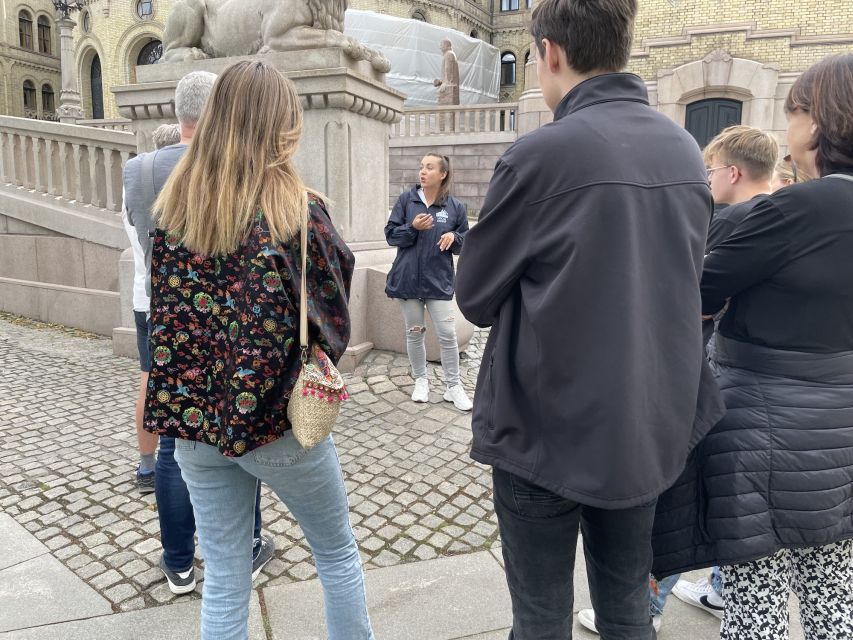 Oslo: Best of Oslo Walking Tour & Fjords Sightseeing Cruise - How the 4-hour combo moves, from University Aula to the water