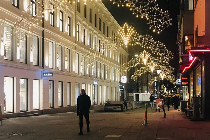 Oslo Christmas walk - Stop 1: Nationaltheatret photo stop that sets the tone