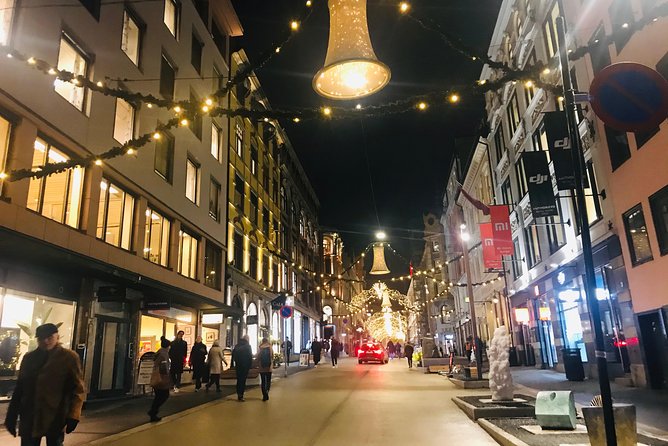 Oslo Christmas walk - Stop 2: Spikersuppa ice rink hour, lights, gløgg, and the market vibe