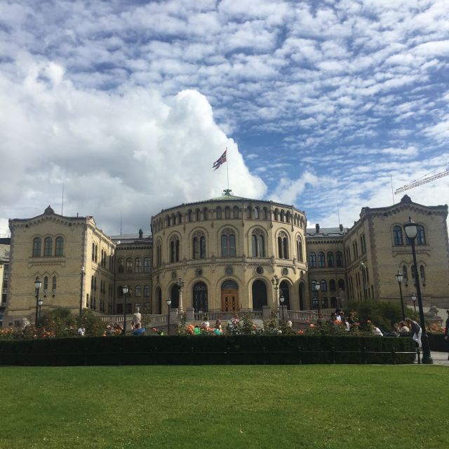 Oslo: City Walking Tour - Oslo City Hall and the Nobel Peace Prize venue: more than a pretty building