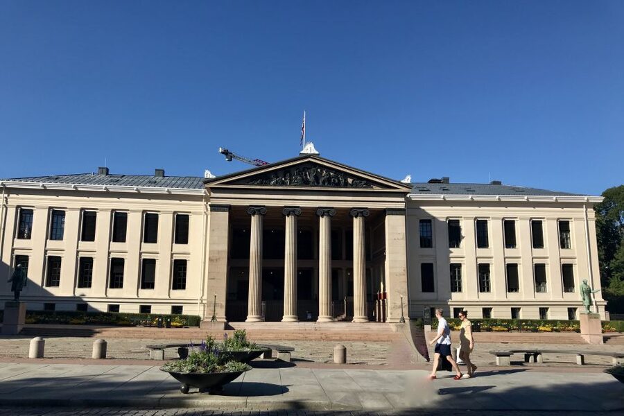 Oslo: City Walking Tour - Stortinget and the Parliament area: seeing 18th century Oslo signals