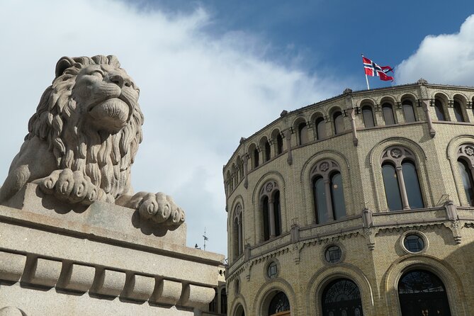 Oslo City Walks - In the Heart of Oslo - Start smart: Oslo Visitor Center to Karl Johans gate