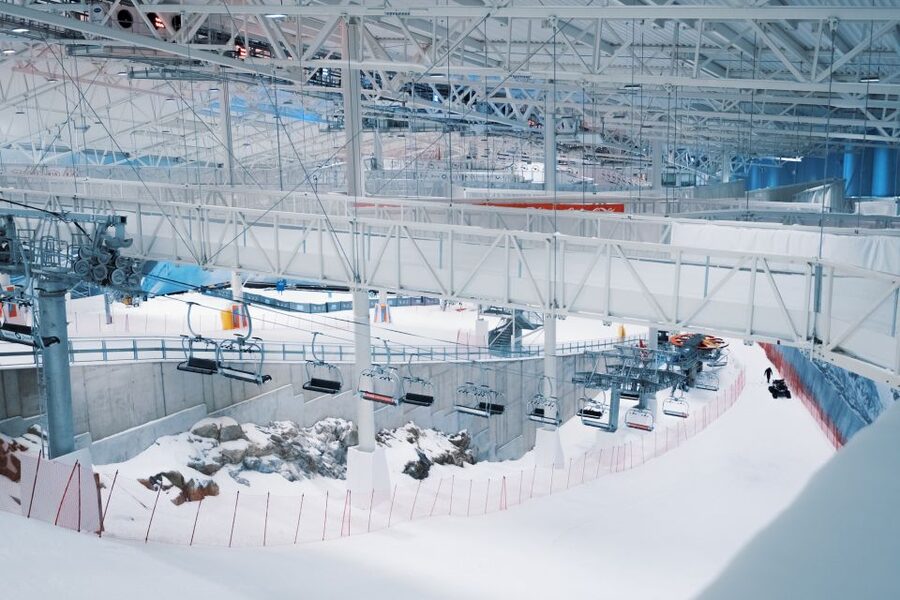 Oslo: Day Pass for Downhill Skiing at SNØ Ski Dome - Food with Panoramic Hill Windows: Warm Up Without Losing Your Momentum