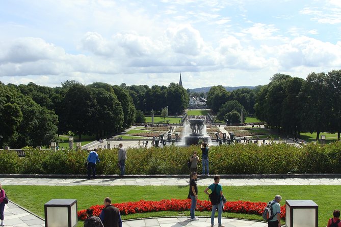 Oslo Discovery Tour - Vigeland Park: One Artist, a Full Walking Story