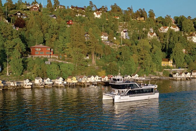 Oslo Fjord Brunch & Bubbles Cruise - The Dyna Lighthouse moment: why it’s more than a photo stop