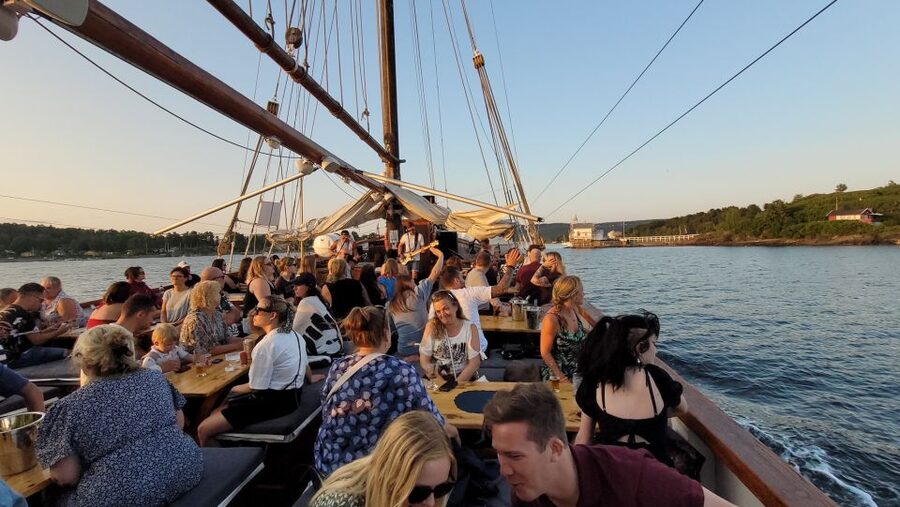 Oslo Fjord Evening Live Rock music cruise with Shrimp buffet - FAQ
