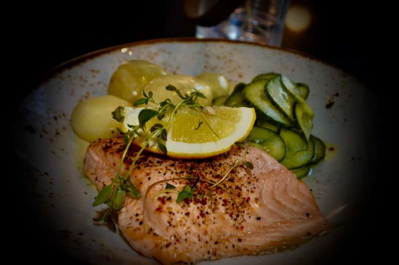 Oslo: Food Tasting and Walking Tour with a Local - Beer tasting and aquavit: the drink stop is more than sampling