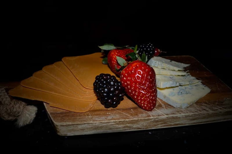 Oslo: Food Tasting and Walking Tour with a Local - The tastings you actually get, from cured meat to farm cheese