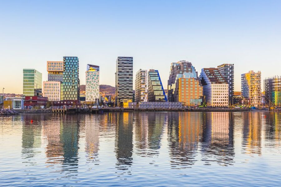 Oslo: Grand City Sightseeing Tour by Bus with Fjord Cruise - Starting at Haakon VIIs gate and Getting Set for the Day