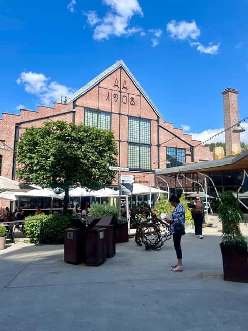 Oslo: Grünerløkka Food & Culture Walking Tour - BLÅ sightseeing stop: a quick look that ties the neighborhood to today