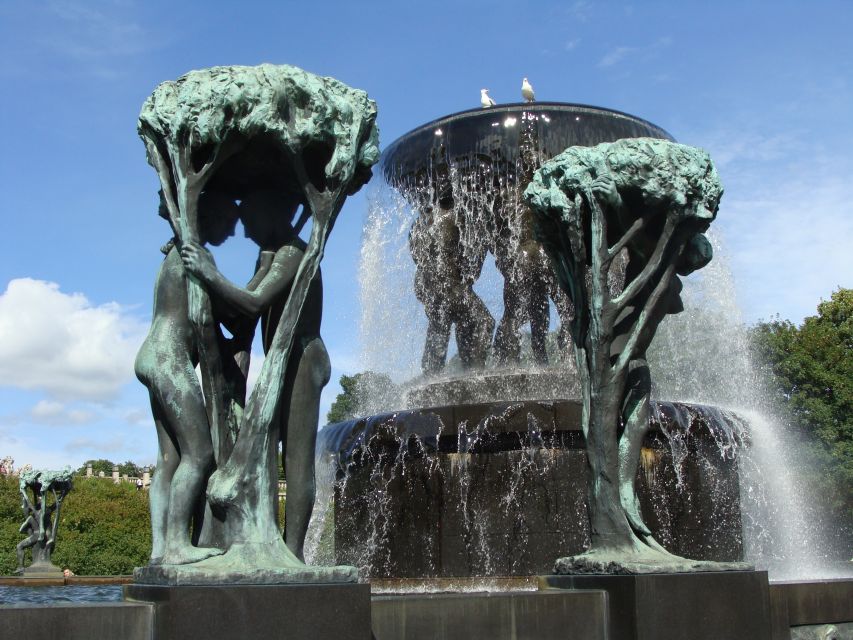 Oslo: Guided Oslo Highlights Tour by bus & Oslofjord cruise - Getting your bearings fast from Haakon VIIs gate