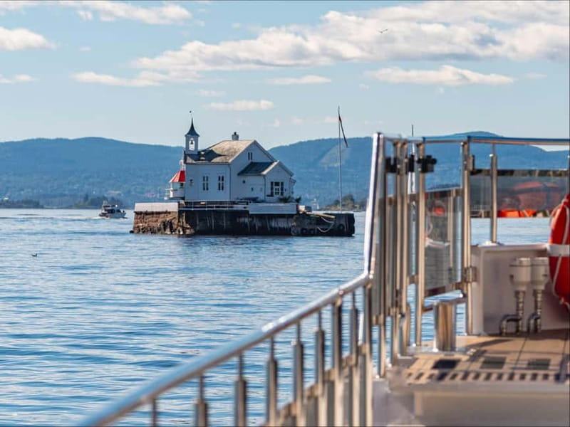 Oslo: Guided Sightseeing Fjord Cruise on Premium Silent Boat - Akershus Fortress: the classic Oslo viewpoint you get without crowds
