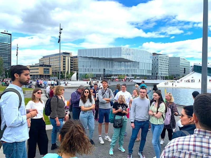 Oslo: Guided Walking Tour of Central Oslo - Finding Your Guide at Jernbanetorget, the Tiger First