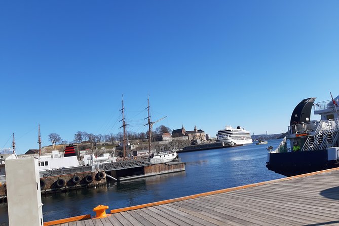 Oslo Highlights. Best Private Walking Tour of Oslo with a Local Guide. - City center in one sweep: palace, Parliament, Karl Johan, and the fjord edge
