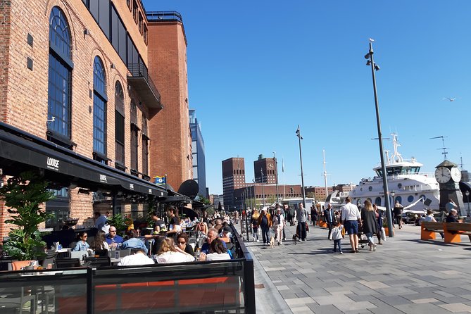 Oslo Highlights. Best Private Walking Tour of Oslo with a Local Guide. - Henrik Ibsen theater and the Karl Johan monument stop
