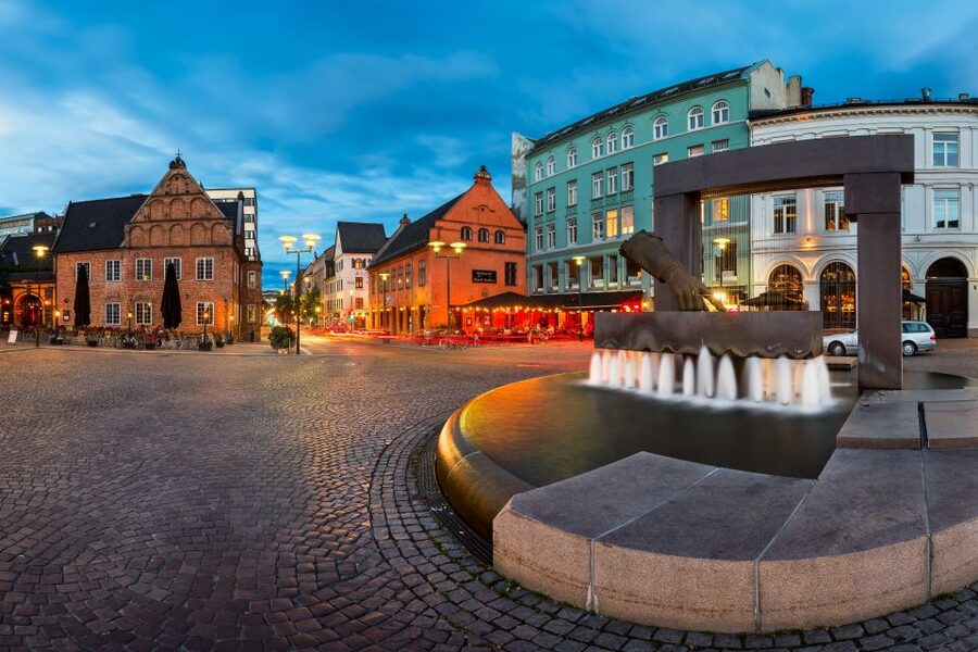Oslo: Historic Myths & Legends Evening Walking Tour - Key highlights worth planning for