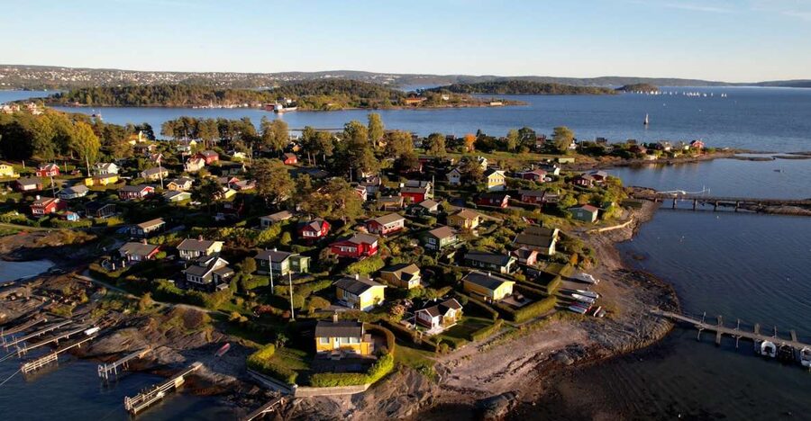 Oslo Island Walks: Island Hopping Tour - Lindøya: cottage island charm, lookout points, and possible swimming