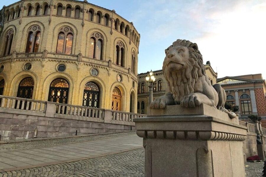 Oslo : Must-See Attractions Walking Tour With A Guide - Oslofjord and Aker Brygge, where the water becomes the street