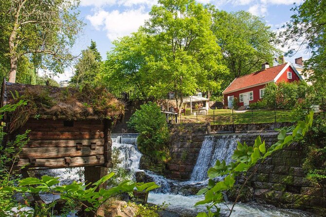 Oslo: Norwegian Food Tour & Hidden Gems City Walk - Getting Oriented at TigerJernbanetorget and Your First Food Connection