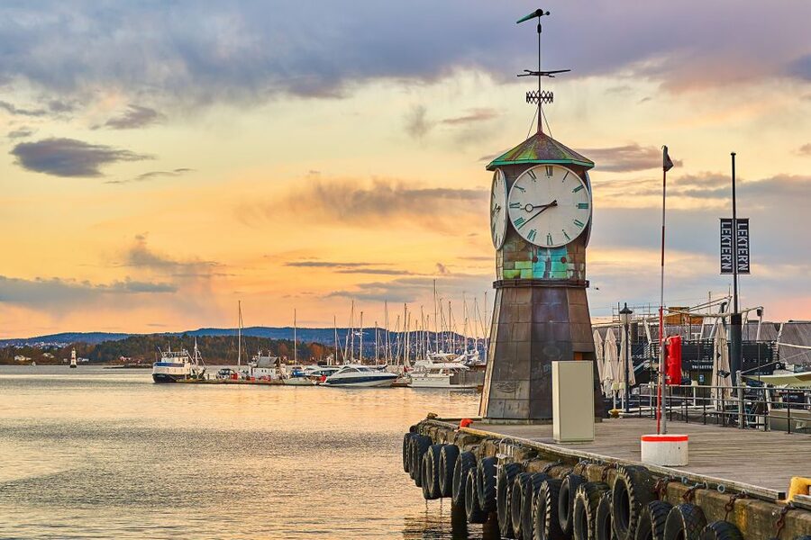 Oslo: Private City Center Highlights Guided Walking Tour - Akershus Fortress, where the walk turns from civic to historic-feeling