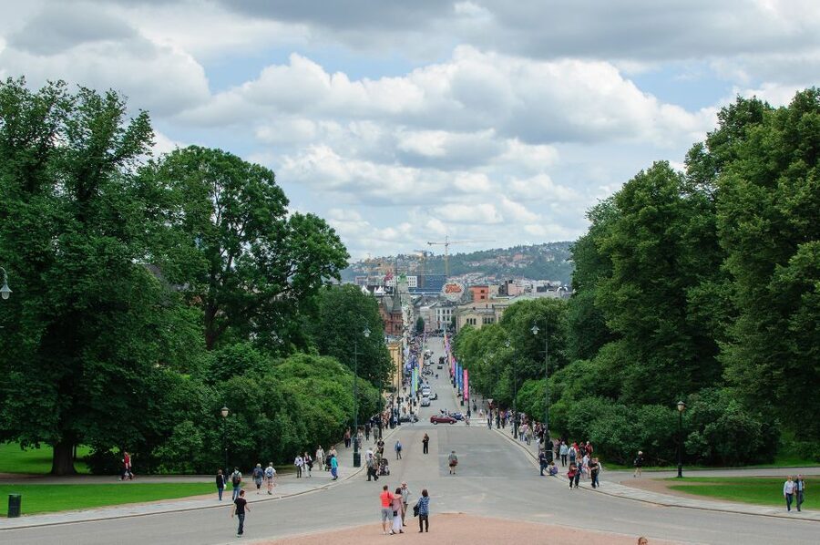 Oslo: Private City Center Highlights Guided Walking Tour - Tjuvholmen: foodie energy plus art galleries, ending with ideas