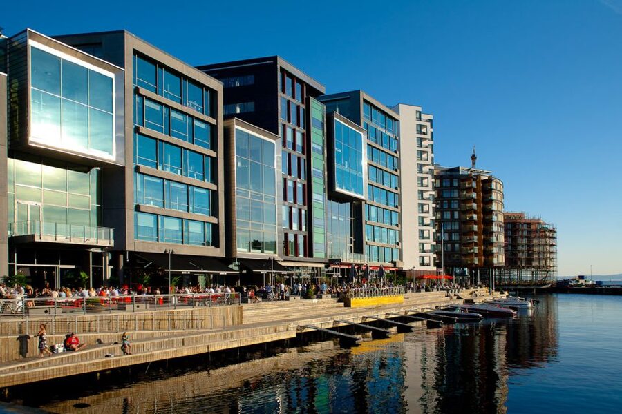 Oslo: Private City Center Highlights Guided Walking Tour - Parliament and University of Oslo, a civic and student-city walkthrough