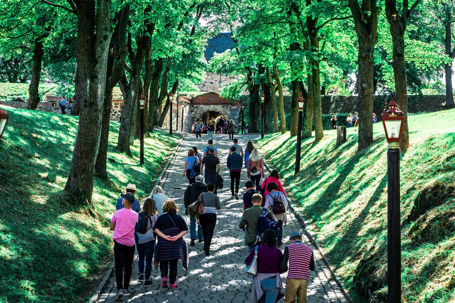 Oslo: Private Walking Tour - National Theatre and University Square: Culture and City Identity