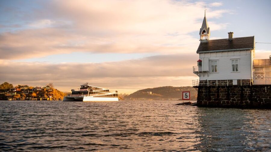Oslo: Scenic Fjord Cruise with Audio Guide Commentary - Finding Oslo Fjordhage and getting on board near the Opera House